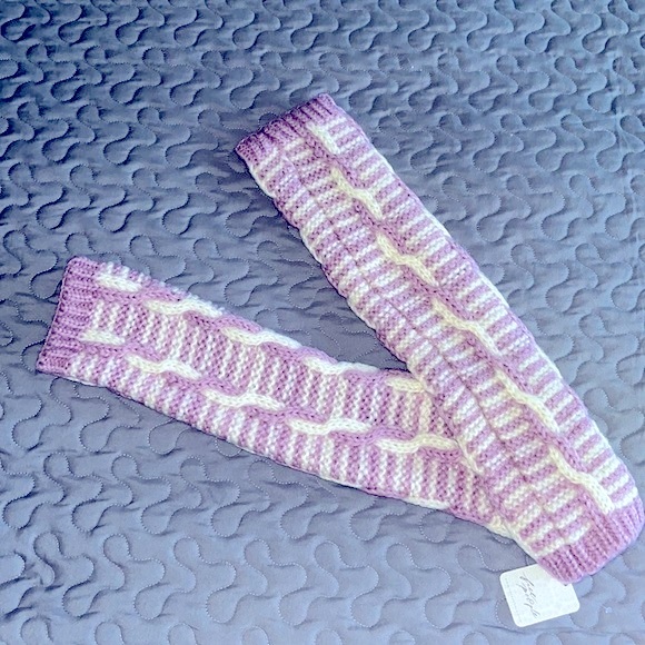 Free People Mariella Chunky Arm Warmers Pink/Cream Combo - Picture 3 of 7